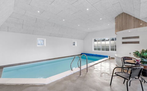 Thana - 1.4Km from the Sea: Tetto, Casa, Casa, Villetta, Raccordo, Estate, Driveway, Edifici Giardino, Cortile, Capannone
