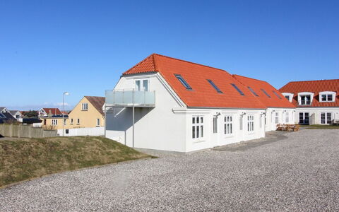 Ena - 75M from the Sea: Legna, Tetto, Architettura, Casa, Casa, Villetta, Raccordo, Latifoglie, Pendenza, Estate