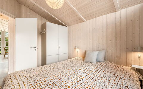 Tanna - 330M to the Fjord: Pavimentazione, Interior Design, Pavimento, Legna, Soffitto, Camera Da Letto, Mobilia, Illuminazione, Camera, Letto