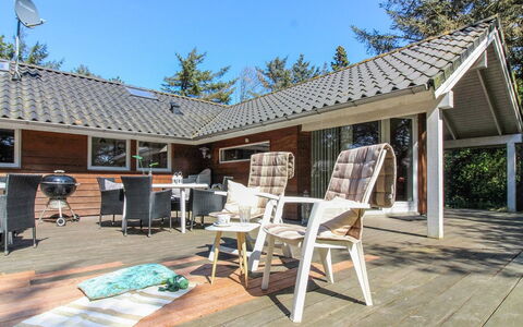 Elfrun - 250M from the Sea: Casa, Tetto, Casa, Villetta, Capannone, Edifici Giardino, Raccordo, Cortile, Log Cabin, Capanna