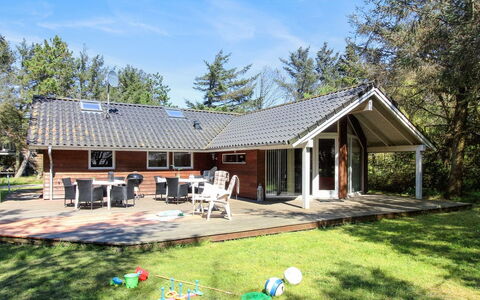 Elfrun - 250M from the Sea: Casa, Tetto, Casa, Villetta, Capannone, Edifici Giardino, Raccordo, Cortile, Log Cabin, Capanna