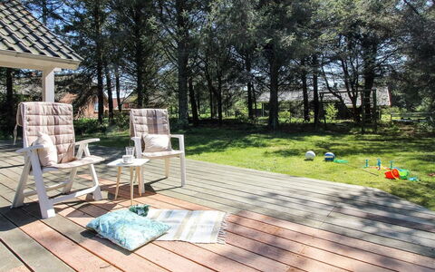 Elfrun - 250M from the Sea: Casa, Tetto, Casa, Villetta, Capannone, Edifici Giardino, Raccordo, Cortile, Log Cabin, Capanna