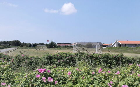 Elfrun - 250M from the Sea: Casa, Tetto, Casa, Villetta, Capannone, Edifici Giardino, Raccordo, Cortile, Log Cabin, Capanna