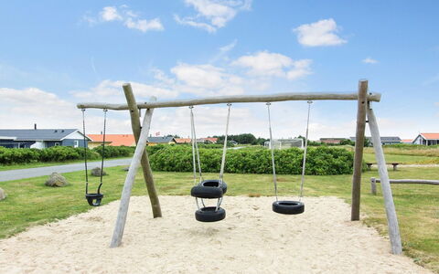 Elfrun - 250M from the Sea: Casa, Tetto, Casa, Villetta, Capannone, Edifici Giardino, Raccordo, Cortile, Log Cabin, Capanna