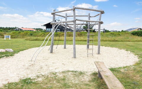 Elfrun - 250M from the Sea: Casa, Tetto, Casa, Villetta, Capannone, Edifici Giardino, Raccordo, Cortile, Log Cabin, Capanna