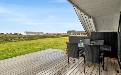 Olesia - 250M from the Sea: Tetto, Lotto, Villetta, Casa, Area Rurale, Capannone, Raccordo, Edifici Giardino, Log Cabin, Capanna