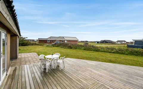 Olesia - 250M from the Sea: Tetto, Lotto, Villetta, Casa, Area Rurale, Capannone, Raccordo, Edifici Giardino, Log Cabin, Capanna