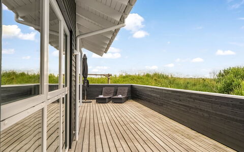 Markku - 400M from the Sea: Legna, Pavimento In Legno, Architettura, Latifoglie, Portico, Plank, Deck, Materiale Composito, Boardwalk, Color Legno