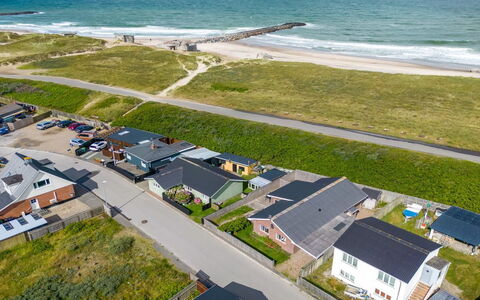 Heming - 100M from the Sea: Erba, Casa, Tetto, Casa, Villetta, Arbusto, Lotto, Area Rurale, Agriturismo, Groundcover
