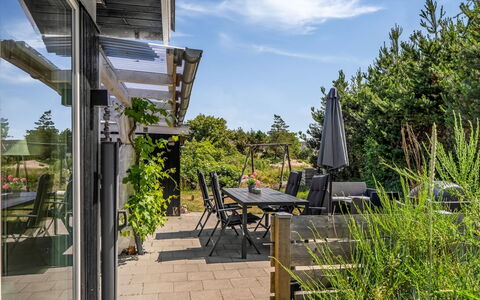 Resi - 400M from the Sea: Arbusto, Lotto, Shade, Giardino, Sedia, Mobili Da Esterno, Deck, Eco Hotel, Latifoglie