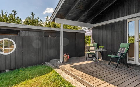 Resi - 400M from the Sea: Legna, Casa, Materiale Composito, Raccordo, Backyard, Plank, Giardino, Latifoglie, Cortile, Calcestruzzo