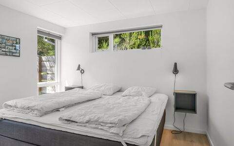 Resi - 400M from the Sea: Interior Design, Pavimentazione, Soffitto, Pavimento, Mobilia, Camera, Camera Da Letto, Casa, Letto