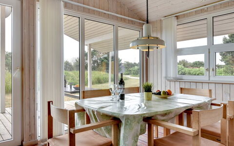Annemia - 200M from the Sea: Mobilia, Pavimentazione, Interior Design, Pavimento, Legna, Sala Da Pranzo, Cucina & Sala Da Pranzo Tavolo, Soffitto, Sedia, Tavolo