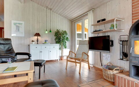 Annemia - 200M from the Sea: Mobilia, Legna, Interior Design, Pavimentazione, Soffitto, Soggiorno, Pavimento, Divano, Camera, Sedia