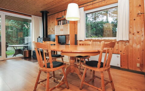 Tuovi - 800M from the Sea: Zona Residenziale, Tetto, Sobborgo, Driveway, Estate, Camino
