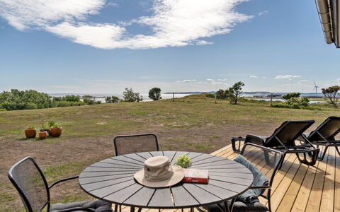 Rickmer - 200M from the Sea: Tetto, Casa, Casa, Villetta, Raccordo, Estate, Driveway, Edifici Giardino, Cortile, Capannone
