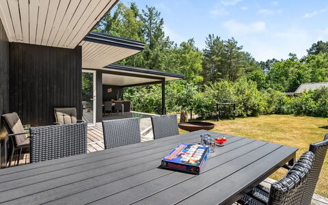 Fot - 7Km from the Sea: Mobilia, Shade, Mobili Da Esterno, Portico, Tavolo Esterno, Sedia, Giardino, Landscaping, Latifoglie, Deck