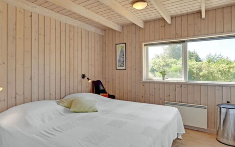 Felizia - 2.5Km from the Sea: Parete, Legna, Camera Da Letto, Pavimentazione, Interior Design, Soffitto, Pavimento, Letto, Pavimento In Legno, Lenzuolo