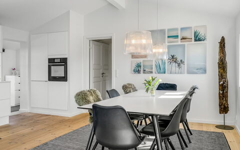 Wiebke - 200M from the Sea: Legna, Pavimentazione, Interior Design, Pavimento, Mobilia, Pavimento In Legno, Camera, Soffitto, Color Legno, Latifoglie