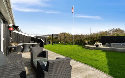 Wiebke - 200M from the Sea: Casa, Villetta, Portico, Latifoglie, Raccordo, Deck, Shade, Plank, Estate, Edifici Giardino