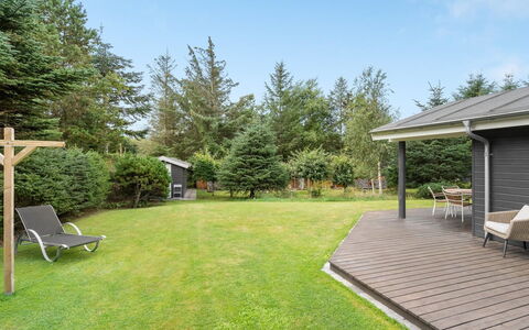 Onta - 900M from the Sea: Arbusto, Giardino, Lotto, Groundcover, Villetta, Prato, Shade, Landscaping, Cortile, Backyard