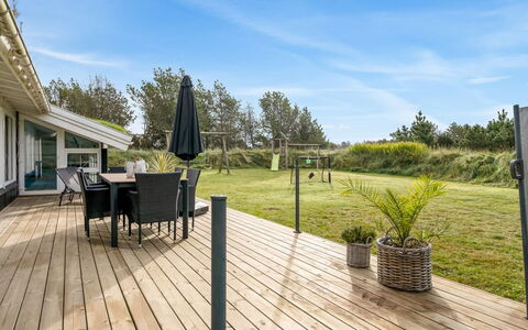 Helene - 1.5Km from the Sea: Tetto, Casa, Casa, Villetta, Raccordo, Estate, Driveway, Edifici Giardino, Cortile, Capannone