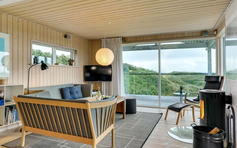 Josten - 500M from the Sea: Legna, Interior Design, Mobilia, Soffitto, Pavimentazione, Pavimento, Lampada, Soggiorno, Sedia, Latifoglie