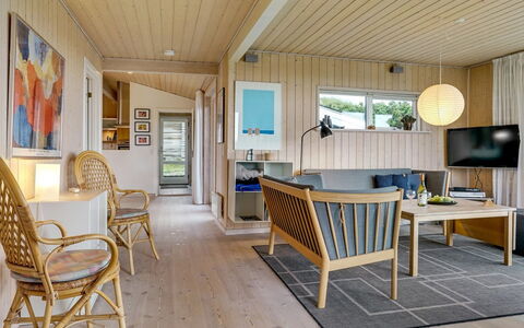 Josten - 500M from the Sea: Interior Design, Mobilia, Legna, Pavimentazione, Soffitto, Pavimento, Casa, Soggiorno, Pavimento In Legno, Tavolo