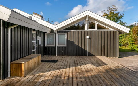 Mechthild - 2.7Km from the Sea: Soffitto, Pavimentazione, Interior Design, Pavimento, Materiale Composito, Mobilia, Ricorrere, Hotel, Design, Illuminazione Diurna