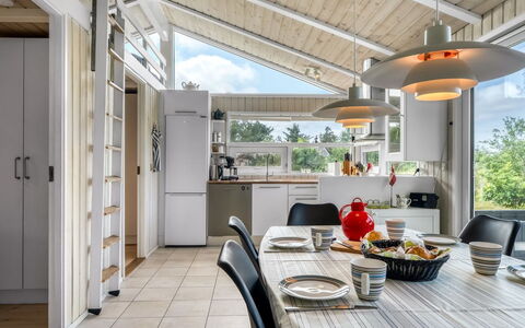 Immi - 1.5Km from the Sea: Legna, Soffitto, Interior Design, Pavimentazione, Mobilia, Casa, Pavimento, Lampada, Cucina, Cucina & Sala Da Pranzo Tavolo
