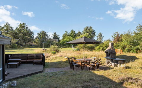 Immi - 1.5Km from the Sea: Erba, Lotto, Area Rurale, Giardino, Villetta, Backyard, Landscaping, Shade, Prato, Mobili Da Esterno