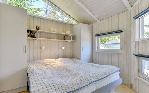 Immi - 1.5Km from the Sea: Legna, Pavimento, Casa, Camera Da Letto, Soffitto, Plank, Porta, Latifoglie, Color Legno, Letto