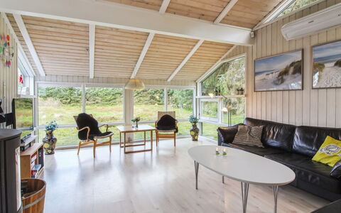 Immi - 1.5Km from the Sea: Legna, Soffitto, Interior Design, Casa, Pavimentazione, Pavimento, Porta, Villetta, Soggiorno, Portico