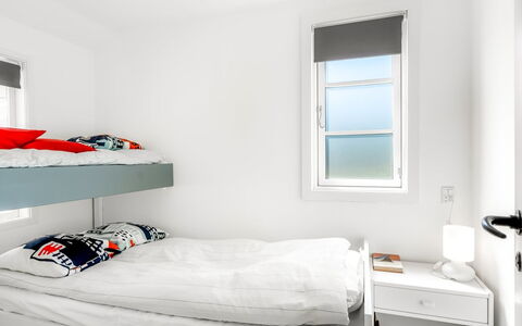Baldine - 140M from the Sea: Letto, Camera Da Letto, Mobilia, Bedding, Interior Design, Lenzuolo, Pavimento, Biancheria, Soffitto, Telaio Del Letto