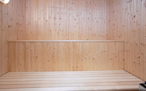 Iben - 2.3Km from the Sea: Legna, Pavimentazione, Pavimento, Sauna, Color Legno, Latifoglie, Plank, Compensato, Vernice, Pavimento In Legno