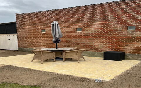 Tobias - 800M from the Sea: Architettura, Tetto, Casa, Materiale Composito, Illuminazione Diurna, Raccordo, Driveway