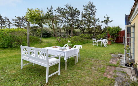 Helny - 300M from the Sea: Mobilia, Arbusto, Giardino, Tavolo, Sedia, Mobili Da Esterno, Shade, Tavolo Esterno, Landscaping