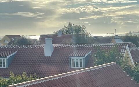 Jarkko - 200M from the Sea: Soffitto, Pavimentazione, Interior Design, Pavimento, Materiale Composito, Mobilia, Ricorrere, Hotel, Design, Illuminazione Diurna