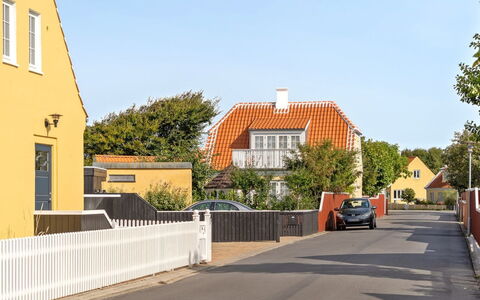 Jarkko - 200M from the Sea: Costruzione, Zona Residenziale, Casa, Facciata, Casa, Architettura, Quartiere, Tetto, Insediamento Umano, Sobborgo