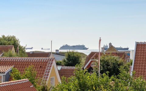 Jarkko - 200M from the Sea: Casa, Zona Residenziale, Tetto, Casa, Mattina, Mare, Luce Del Sole, Sobborgo, Costa