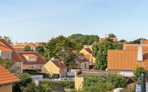Jarkko - 200M from the Sea: Cielo, Zona Residenziale, Tetto, Casa, Casa, Quartiere, Facciata, Urban Design, Insediamento Umano, Sobborgo