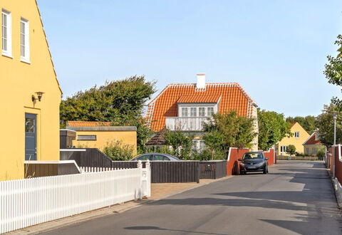 Jarkko - 200M from the Sea: Costruzione, Zona Residenziale, Casa, Facciata, Casa, Architettura, Quartiere, Tetto, Insediamento Umano, Sobborgo