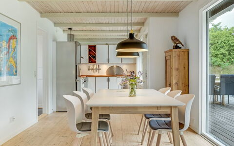 Sverkel - 700M from the Sea: Pavimentazione, Interior Design, Legna, Soffitto, Mobilia, Pavimento, Pavimento In Legno, Cucina & Sala Da Pranzo Tavolo, Lampada, Sala Da Pranzo