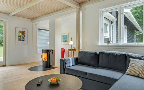 Sverkel - 700M from the Sea: Pavimentazione, Interior Design, Mobilia, Pavimento, Legna, Soffitto, Pavimento In Legno, Camera, Soggiorno, Divano