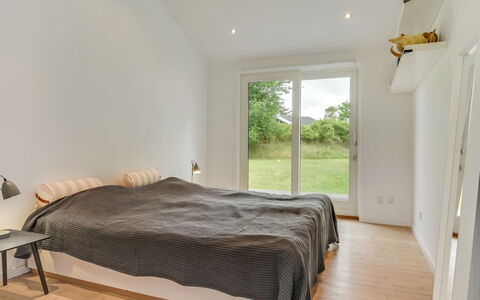 Sverkel - 700M from the Sea: Letto, Camera Da Letto, Pavimentazione, Interior Design, Legna, Pavimento, Soffitto, Pavimento In Legno, Lenzuolo, Bedding