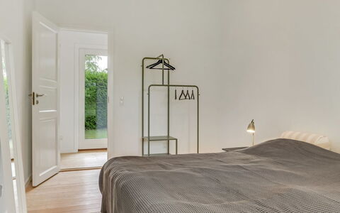 Sverkel - 700M from the Sea: Mobilia, Letto, Interior Design, Pavimentazione, Pavimento, Camera Da Letto, Parete, Legna, Pavimento In Legno, Casa
