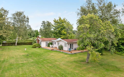 Åsemarie - 600M from the Sea: Arbusto, Urban Design, Groundcover, Brick, Appartamento, Estate, Muratura, Balcone, Landscaping