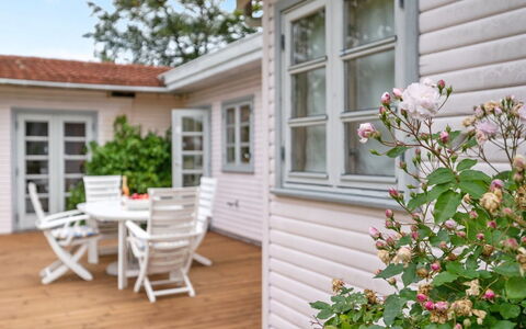 Åsemarie - 600M from the Sea: Arbusto, Urban Design, Groundcover, Brick, Appartamento, Estate, Muratura, Balcone, Landscaping