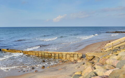 Marjatta - 850M from the Sea: Zona Residenziale, Tetto, Sobborgo, Driveway, Estate, Camino