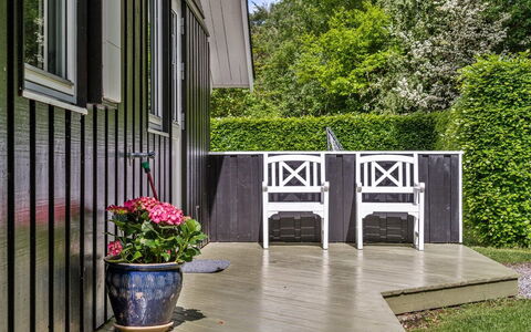 Marjatta - 850M from the Sea: Zona Residenziale, Tetto, Sobborgo, Driveway, Estate, Camino